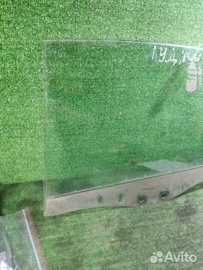 Стекло двери заднее левое Audi A6 C6