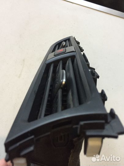 Дефлектор воздушный центральный Киа Рио Kia Rio 4