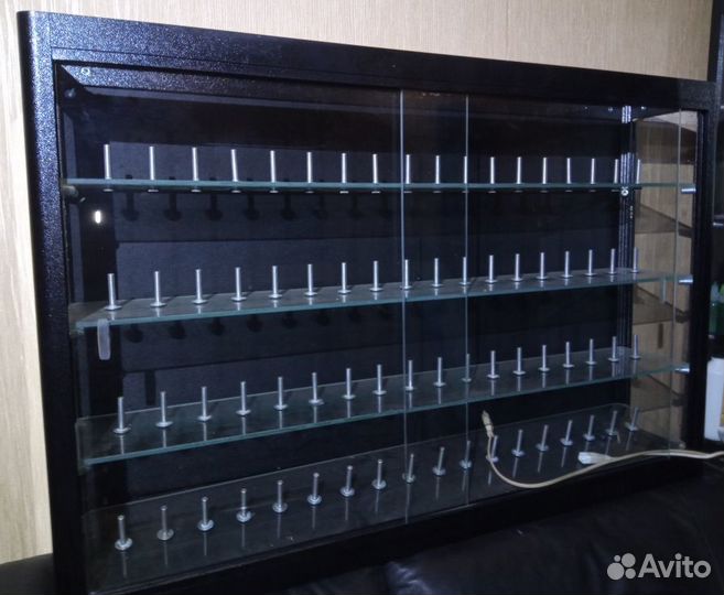 Витрина для тату-машинок