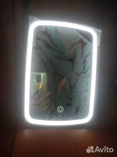 Зеркало для макияжа с подсветкой