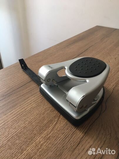 Дырокол Attache до 30 листов с линейкой