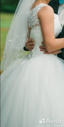 Свадебное платье с кружевом