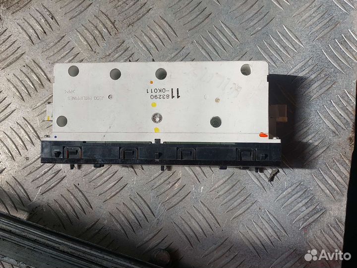 Часы салона Тойота Хайлюкс 2013