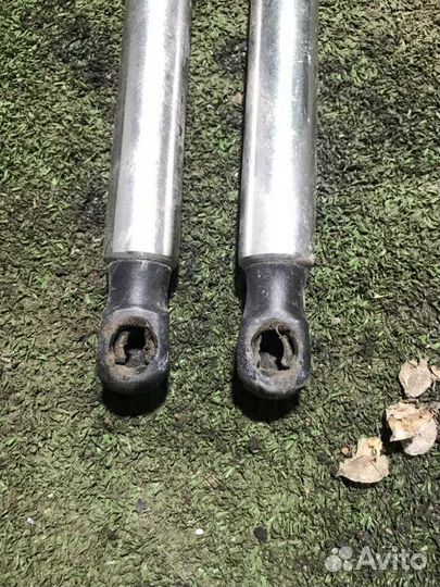 Амортизатор багажника задний Audi A8 D3 BVJ 4.2