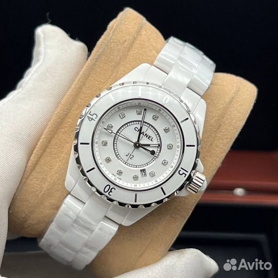 Часы Chanel J12