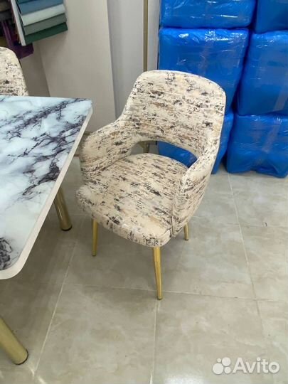 Кухонный стол и стулья