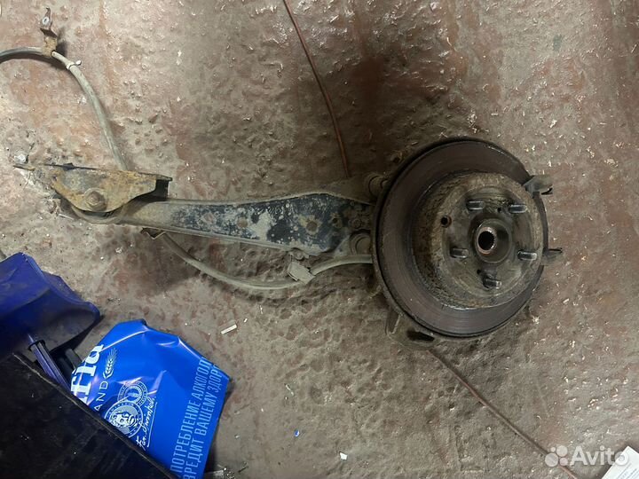 Ступица задняя левая Toyota Rav4 в сборе