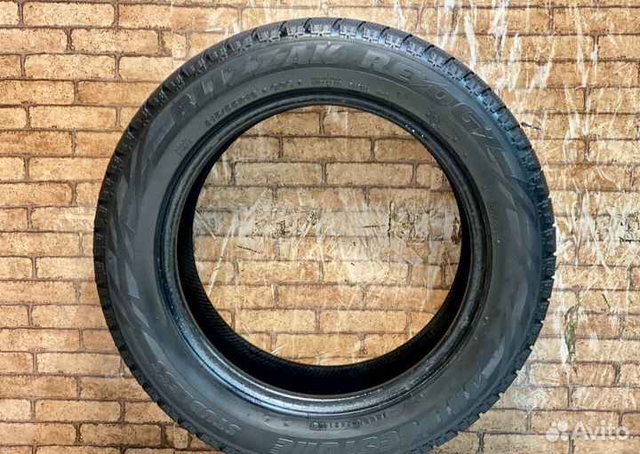 Bridgestone Blizzak Revo GZ 215/55 R16