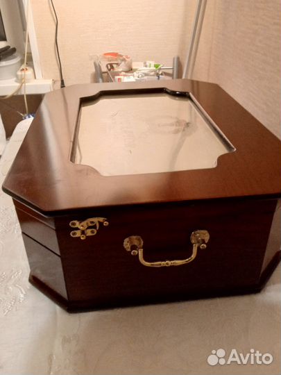 Деревянный восьмиугольный чемодан