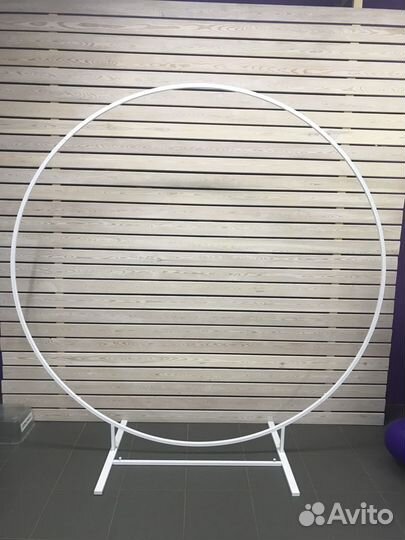 Круглая стойка для фотозоны