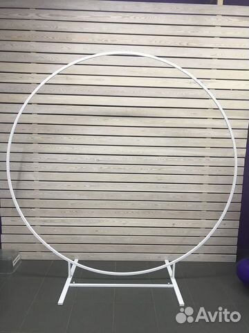 Круглая стойка для фотозоны