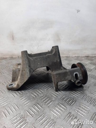 Кронштейн компрессора кондиционера Lexus Is200