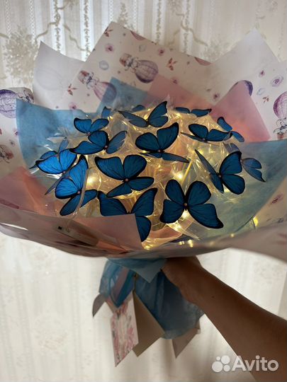 Светящиеся букет из бабочек и сердец