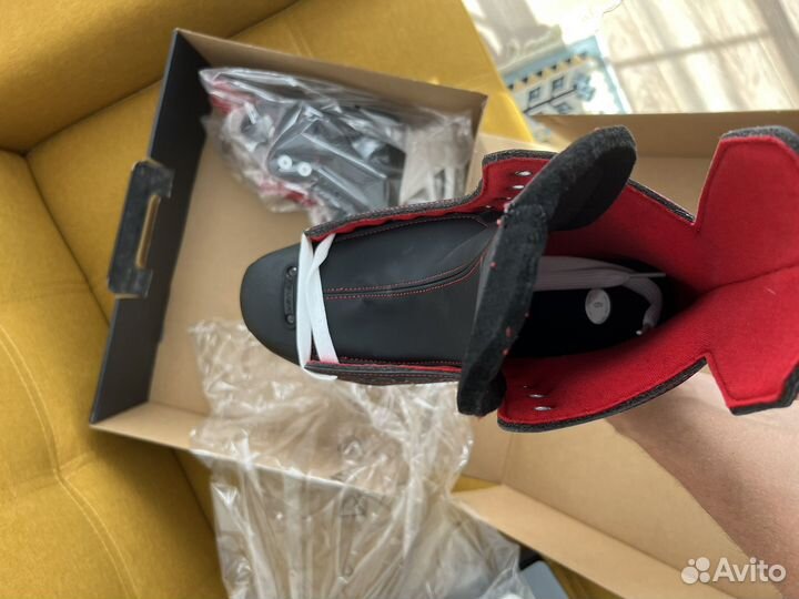 Коньки хоккейные