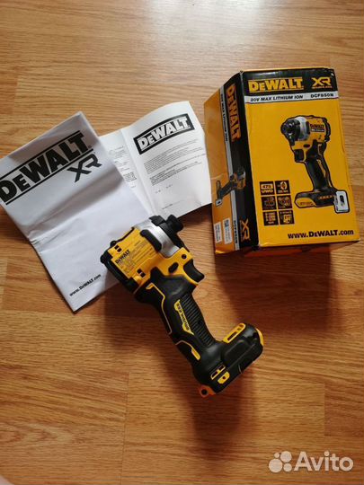 Импакт(винтоверт) DeWalt DCF850