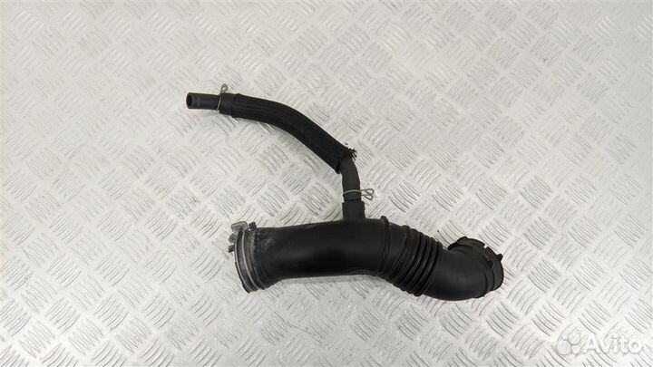 1788024040 Патрубок воздушного фильтра Lexus UX