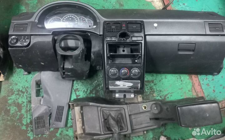 Панель торпеда priora