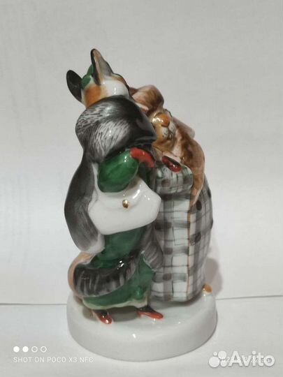 Фарфоровая статуэтка.