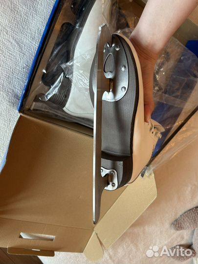 Коньки фигурные женские 39 размер