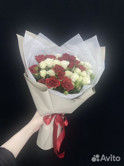 Букет из 9 веточек кустовых роз