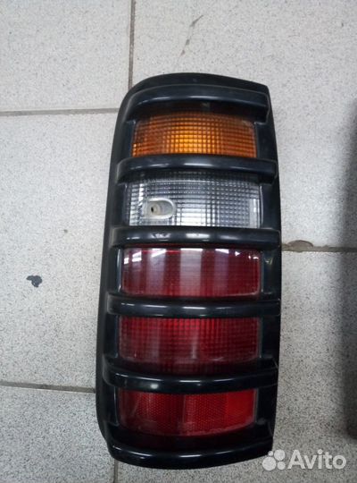 Фонарь задний левй и правый Toyota Land Cruiser 80