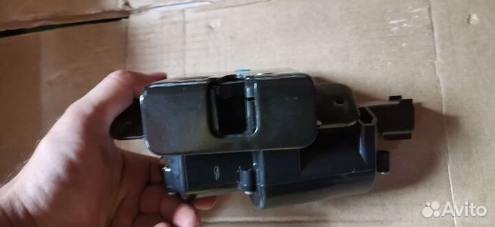 Замок багажника Cadillac Escalade III 2006-2014