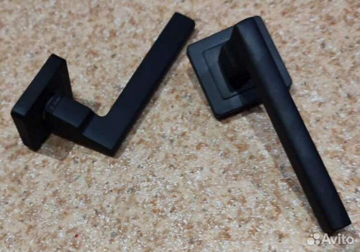 Дверные ручки в наличии