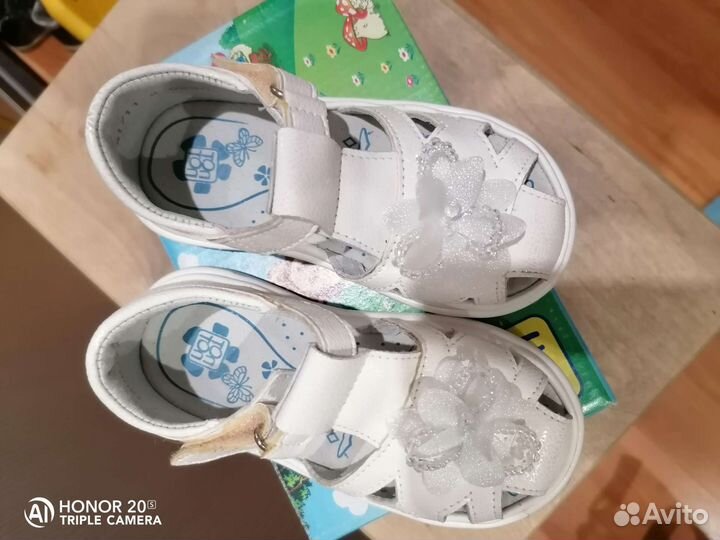 Сандалии для девочки