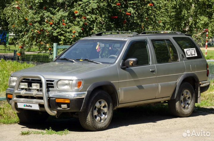Nissan Pathfinder, 1999