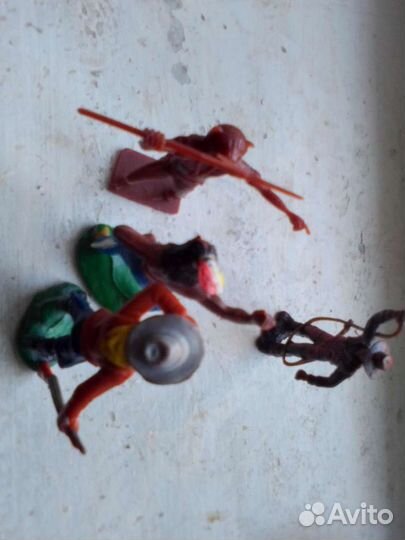 Солдатики в наборе и без,есть большие