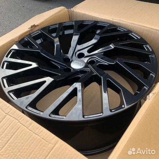 Диски на Audi Ауди Q7 R22