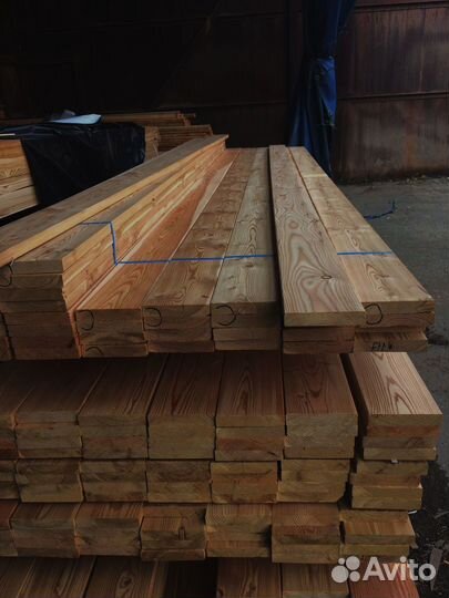 Доставка досок из лиственницы 100x100 мм