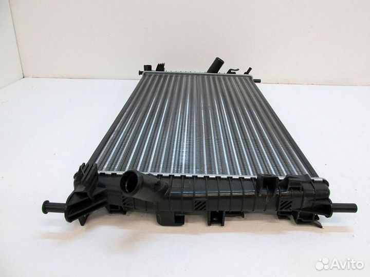Радиатор охлаждения двигателя Форд Фокус 2 2005-11