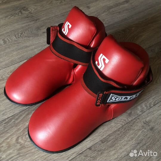 Футы и шлем для тхэквондо