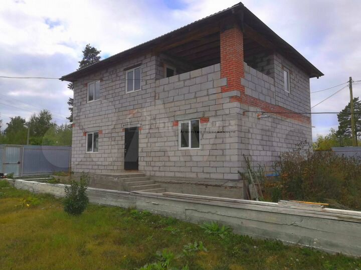 Коттедж 184 м² на участке 10 сот.