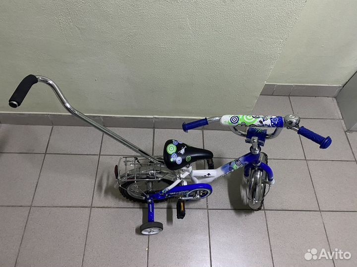 Детский велосипед с ручкой