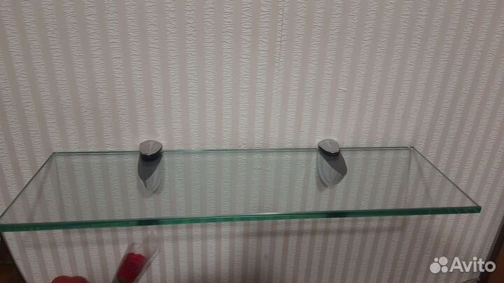 Полка стеклянная в ванную или комнату