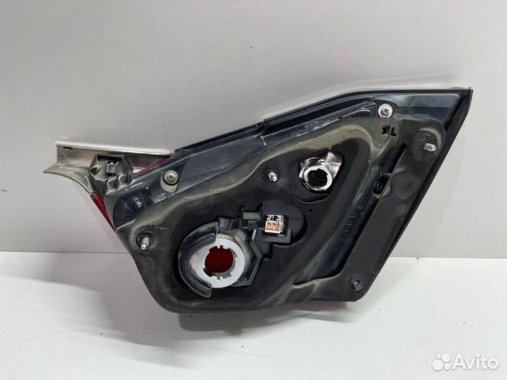 Фонарь внутренний задний левый Toyota Camry V55