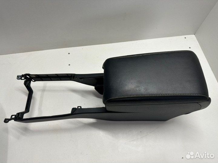Подлокотник Toyota Camry V50 2011-2014