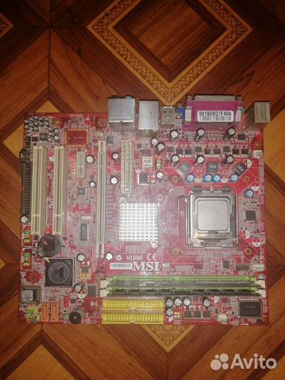 Материнская плата с процессором и памятью