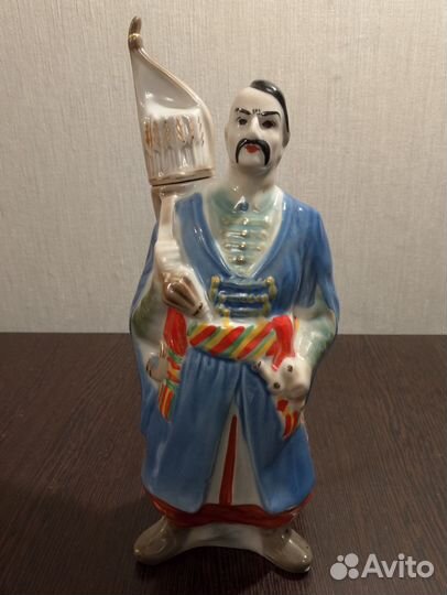 Штоф-графин фарфоровая статуэтка казак