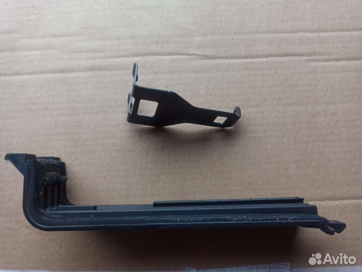 Крышка салонного фильтра Субару Форестер