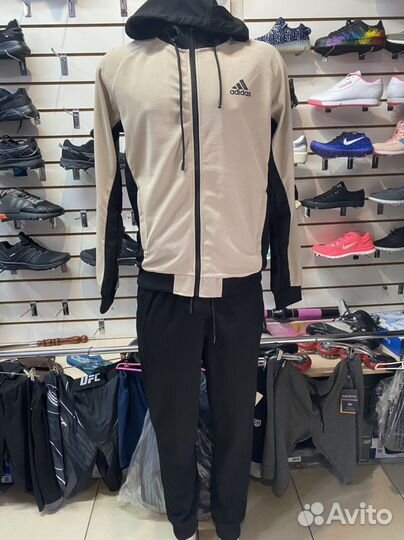 Костюм спортивный