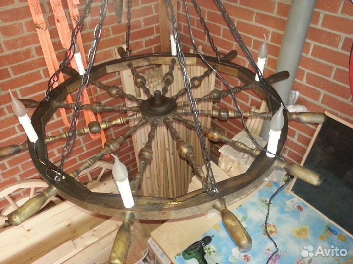 Колесо от телеги - люстра