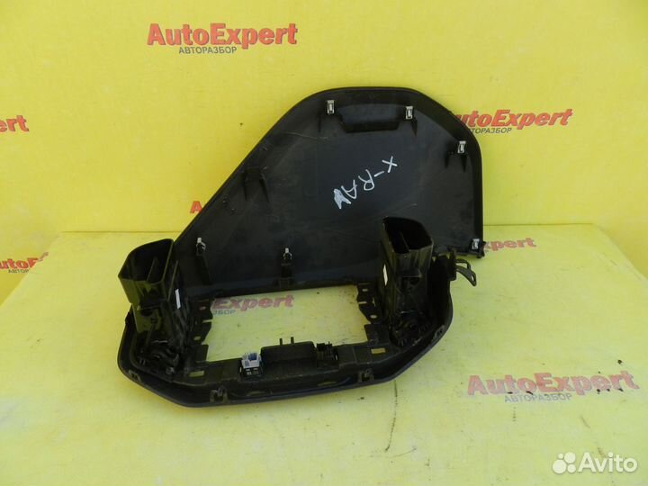 Накладка торпедо центральная LADA X-Ray