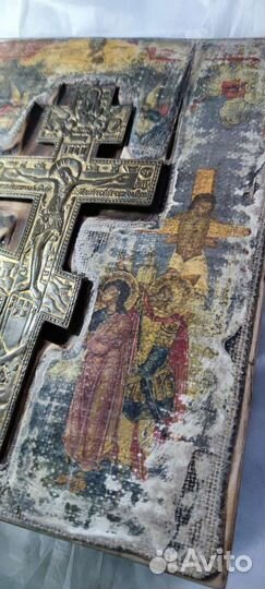 Икона распятия Христова с предстоящими