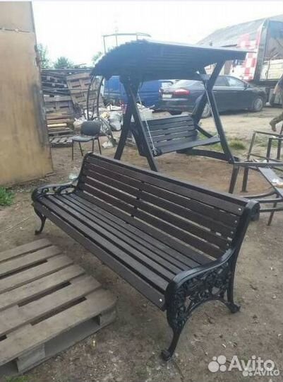 Скамья уличная