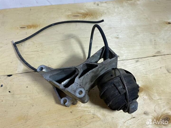 Опора двигателя задняя Volvo XC90 2002