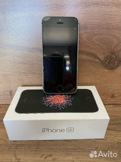 iPhone SE, 32 ГБ