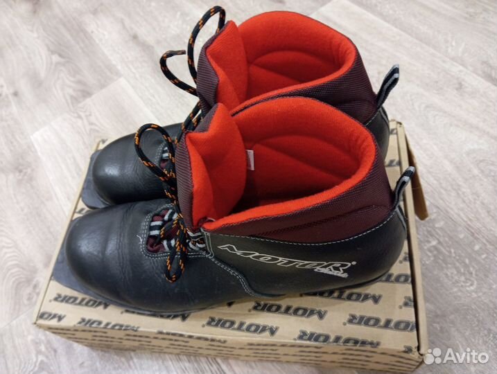 Лыжные ботинки Motor 46 р. натуральная кожа